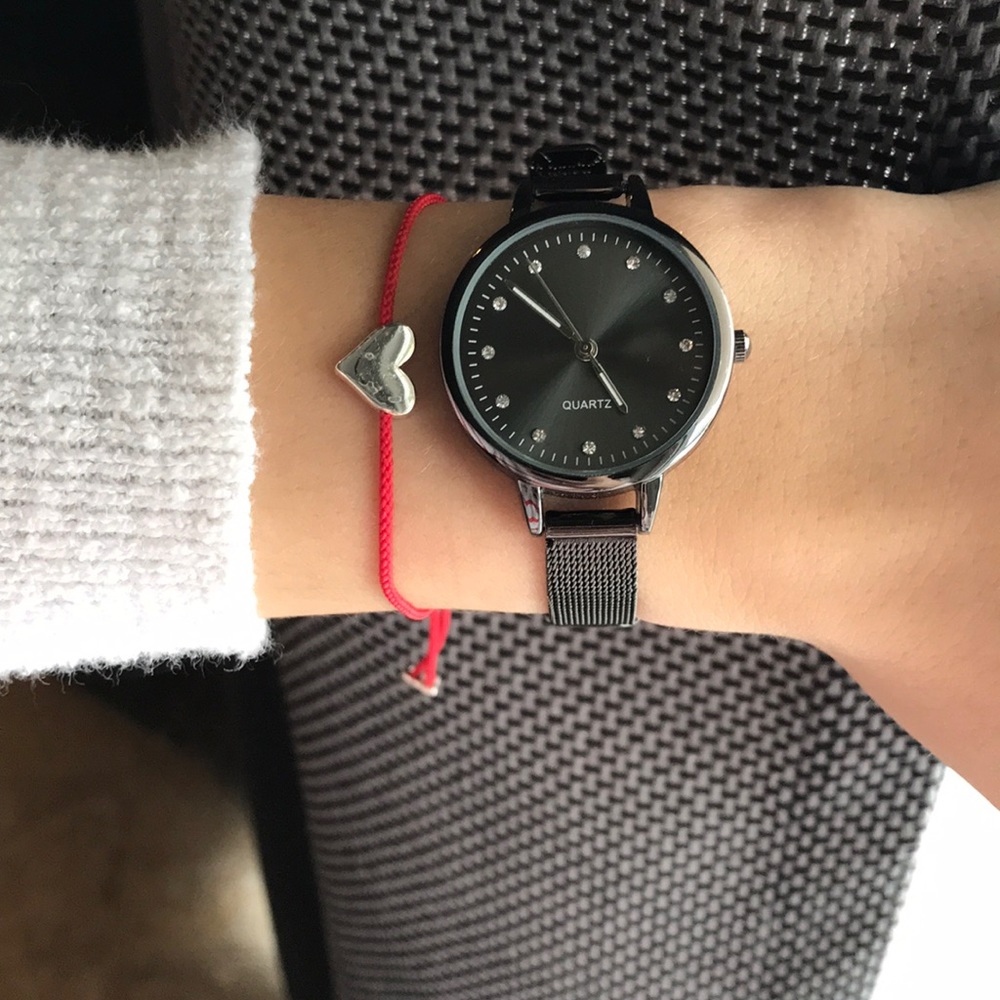 ✨Quartz black watch✨